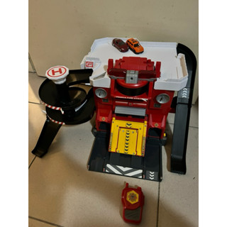 二手兒童玩具Tomica遙控聲光消防局，可停車，附兩臺小車