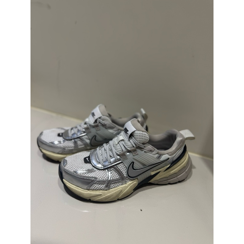 二手｜Nike V2K 銀色