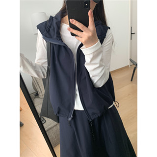 花灰灰🌟百搭的個性 l 杏X藍兩色 設計感戶外工裝風花苞立領抽繩薄款工裝背心 夏季新款寬鬆顯瘦男友風風衣背心 背心外套