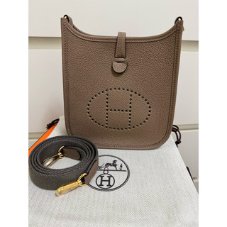 HERMES MINI EVELYNE 威馬犬米色/錫器灰背帶 金扣 全新正品