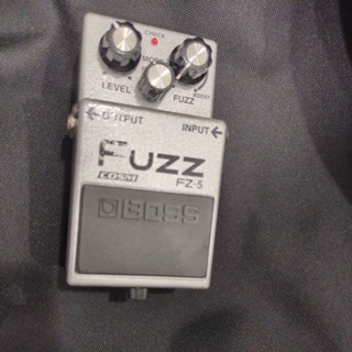 Boss FZ5 FUZZ 效果器