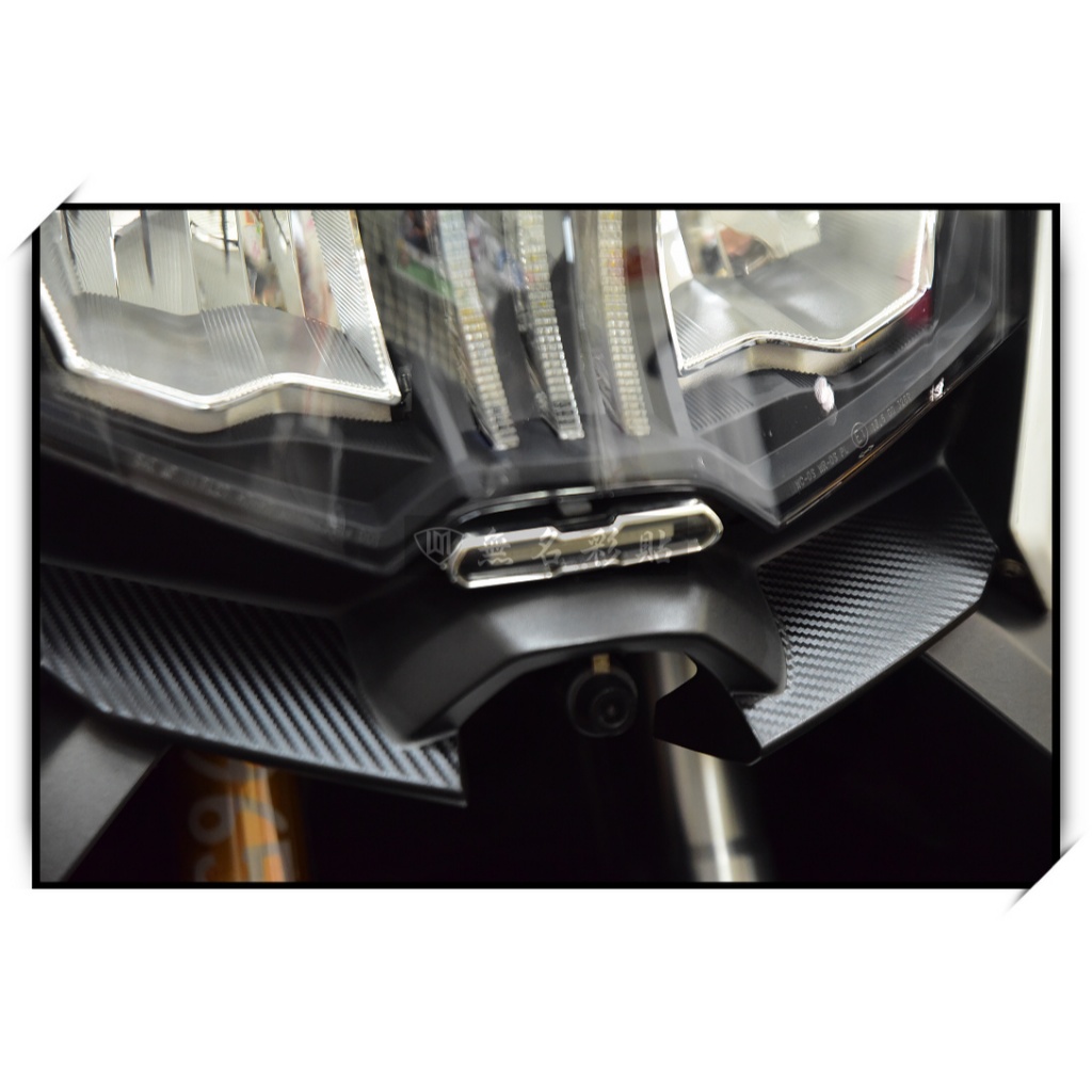 🎀【無名彩貼-2636】BMW C650GT 大燈下+土除 卡夢紋路貼膜 (已裁型)
