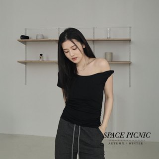 Space Picnic｜不對稱斜肩短袖上衣-3色【2503340】