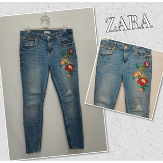 ☀️二手衣☀️ZARA 女款 淺色鉚釘花卉刺繡牛仔褲USA10號ADJ00141