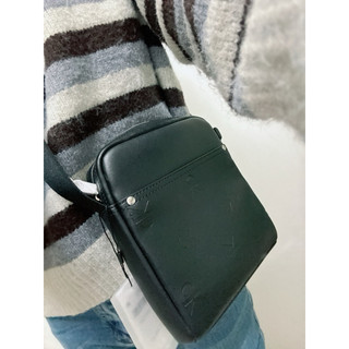 Calvin Klein 男款浮雕方包