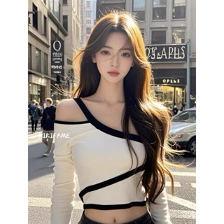 【KIKIFAME】🖤三色 質感小香風鏤空斜肩長袖上衣 露肩上衣 撞色上衣 斜肩上衣 長袖T恤 性感上衣 不規則上衣