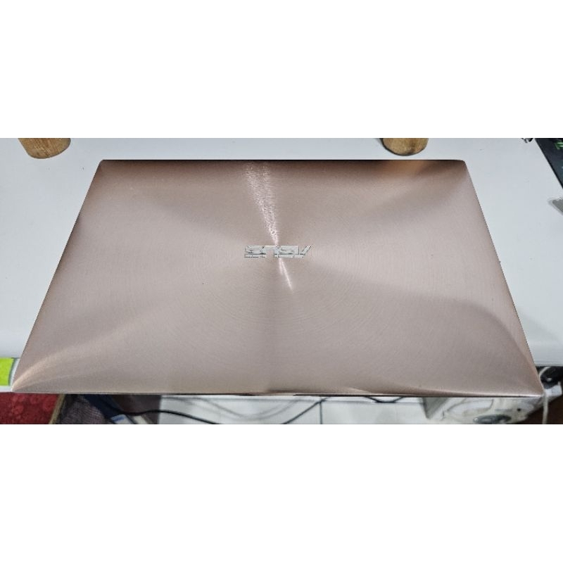 ASUS UX21E  I7過電無法開機,螢幕可顯示鍵盤有動作，故障零件機，無硬碟無電池無電源供應