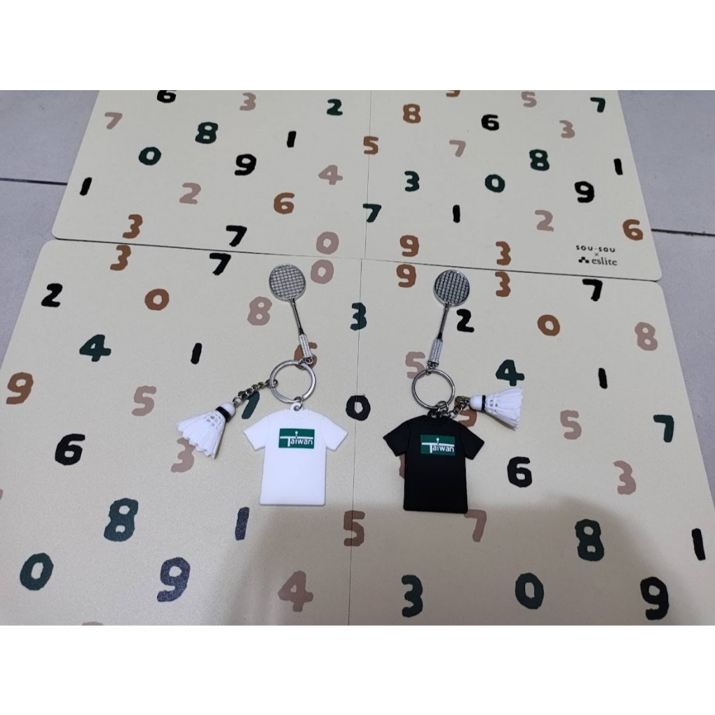 ( 全新 ) 百元出清  台灣  金牌  奧運  羽球  球衣  鑰匙圈  ( 黑 . 白 ) 兩款