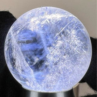【明明天然水晶】 純天然巴西藍針水晶球30.9mm 高透體 羽毛流星顯針爆針 手工精拋光高品能量球 招財淨化可擺消磁碗