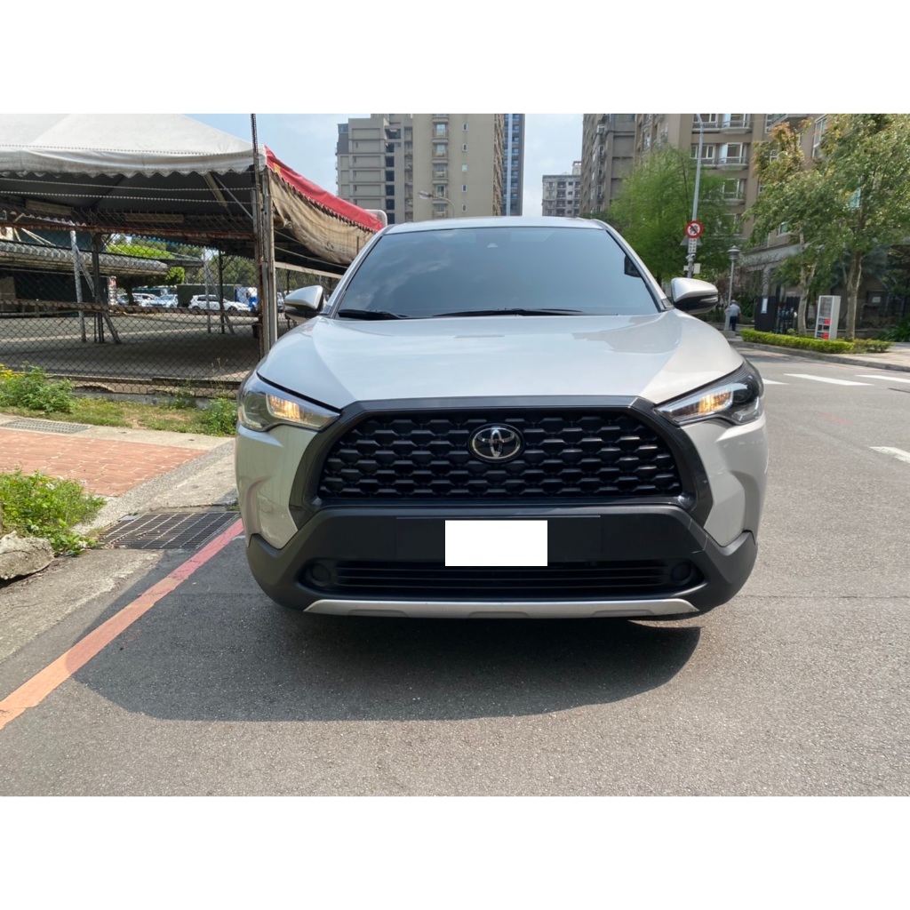 中古車 2022 TOYOTA CC 銀色 五門 五人座 汽油 跑五萬多公哩 專賣 一手 自用 轎車 掀背 旅行車
