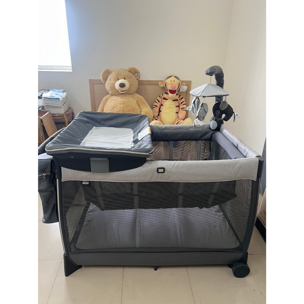 Chicoo Lullaby Zip多功能豪華遊戲嬰兒床 迷霧灰 嬰兒床 嬰兒 多功能豪華嬰兒床 二手嬰兒床