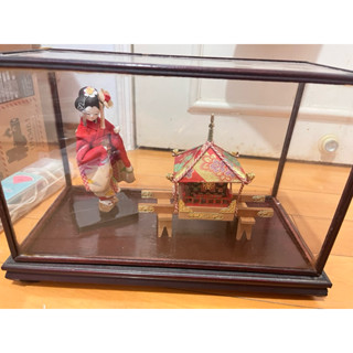 【大衛賣場】日本藝妓娃娃 藝妓娃娃 人形娃娃 和服娃娃 和服人偶擺飾品 日本神轎 玻璃展示盒