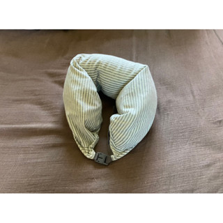 二手｜無印良品 飛機枕 U形枕 U型枕頸 椎枕 脖枕 旅行枕 車用枕 飛機枕 腰枕 靠枕 趴睡枕 顆粒MUJI枕