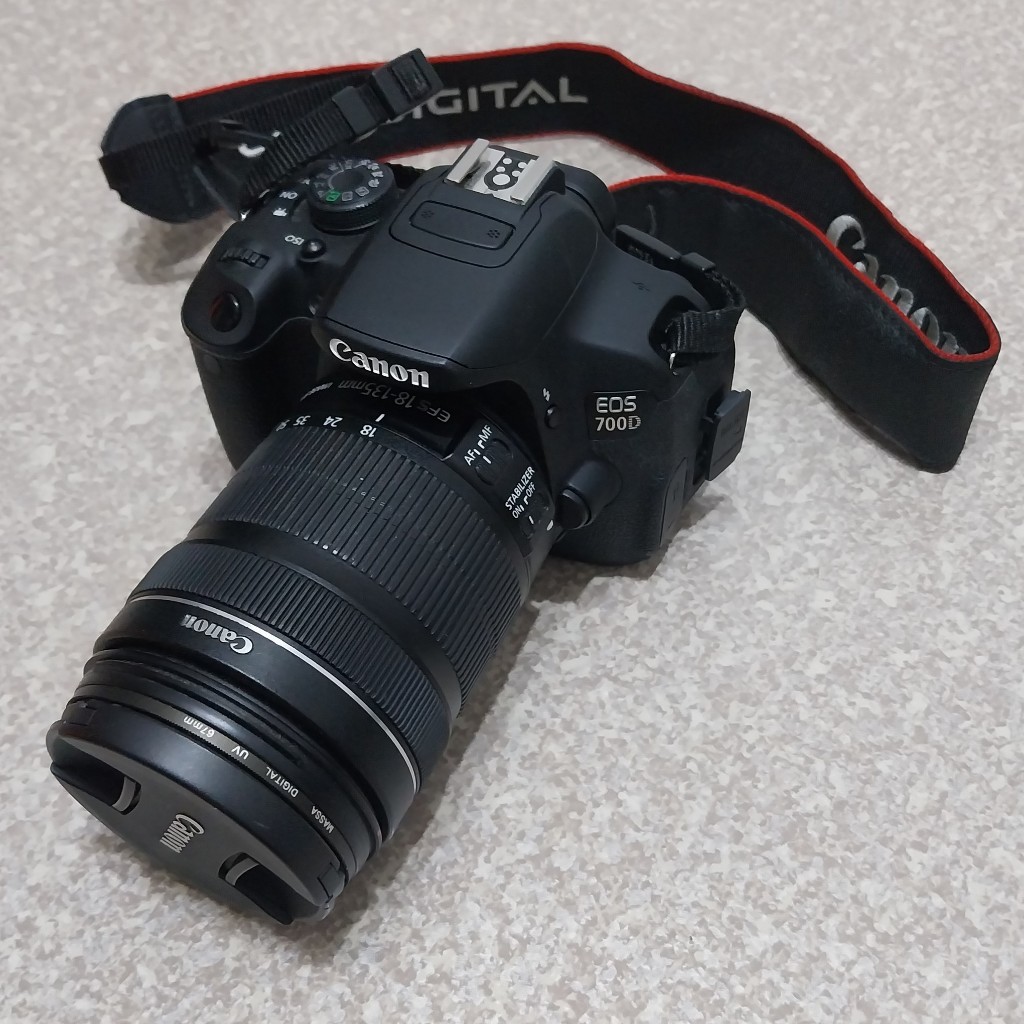 (二手) Canon EOS 700D 機身+18-135mm IS STM 鏡頭+2個電池+32G