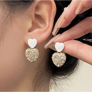 Anting wanita , earring