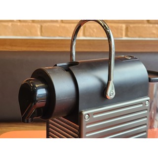 Nespresso 膠囊咖啡機pixie C60/ 極簡外型百搭/精品咖啡品質