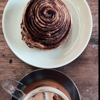◖ DOLLAR bakery ◗ 〖組合箱〗5pcs超濃鬱黑糖肉桂捲 x 5pcs冷凍濃縮咖啡包