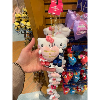 大阪環球影城 Hellokitty 跟 小男朋友 丹尼爾 抱了一個愛心 鍊子吊飾娃娃