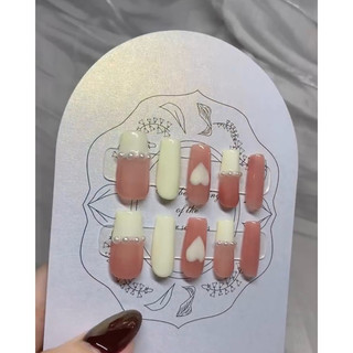 Yan.nailbox 白色法式bling bling穿戴甲