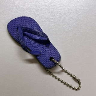 現貨正版絕版款 Havaianas 哈瓦仕深紫色葡萄色人字拖拖鞋縮小版吊飾鑰匙圈單支右腳夾腳拖吊飾立體含珠鏈