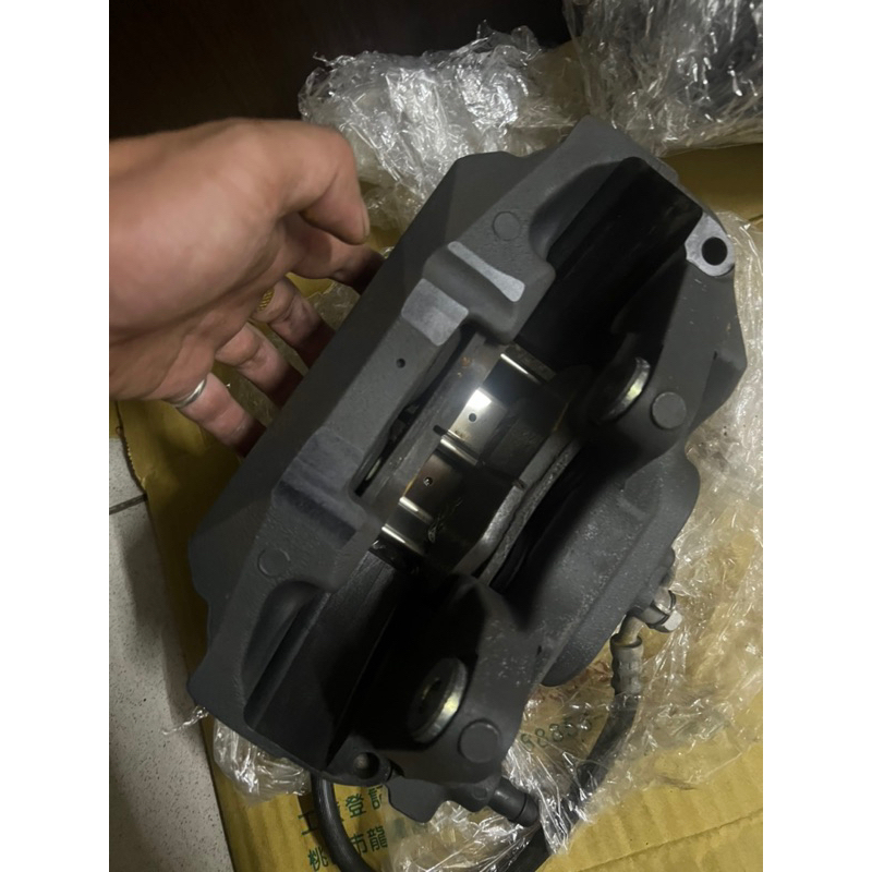 IS250 IS300h 可流用原廠大四卡鉗一套