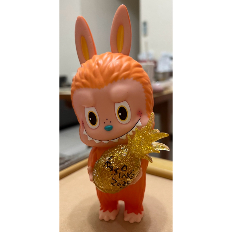 Labubu Tycoco Cre (Black+Chrome Gold) Labubu Tycoco Cre (Black+