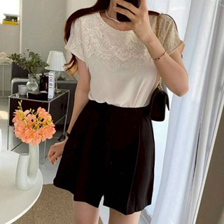 🌸現貨🌸honey 正韓服飾 圓領胸前細緻蕾絲上衣。【滿1000元免運費】。