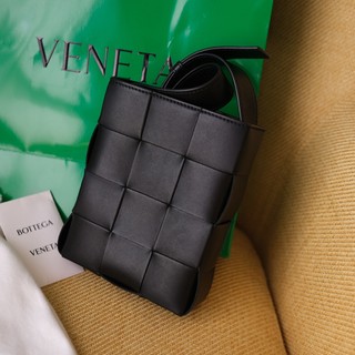 9.9成新二手經典日本專櫃購出正品 Bottega Veneta BV 黑色 大編織 小型 斜背包手機包中性貼身小包