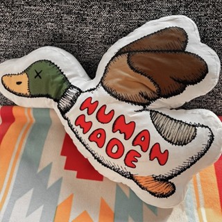 【Wholu.select】現貨－HUMAN MADE X KAWS 鴨鴨抱枕