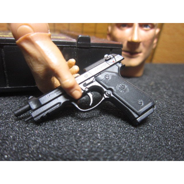 B1Z兵工裝備 ES特勤款1/6細緻貝瑞塔M9手槍一把(滑套可動 簧力回復)  mini模型 不是真人用的