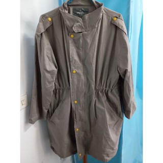 出清二手只試穿過的 i moda 大尺碼風衣外套2L、長版外套oversize、軍綠風衣外套、軍綠長版外套
