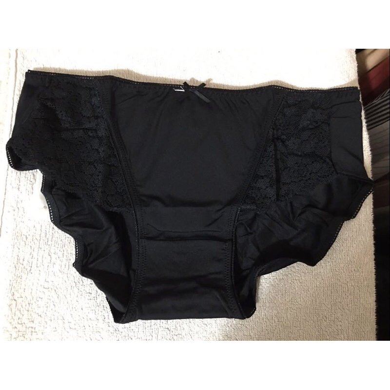 網路品牌lativ ～黑色輕柔蕾絲中腰內褲