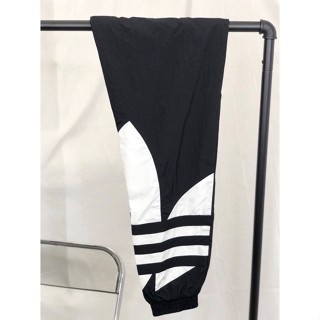 🕊️【Princess PEPE】 Adidas originals 大LOGO 黑 縮口長褲 FM9896