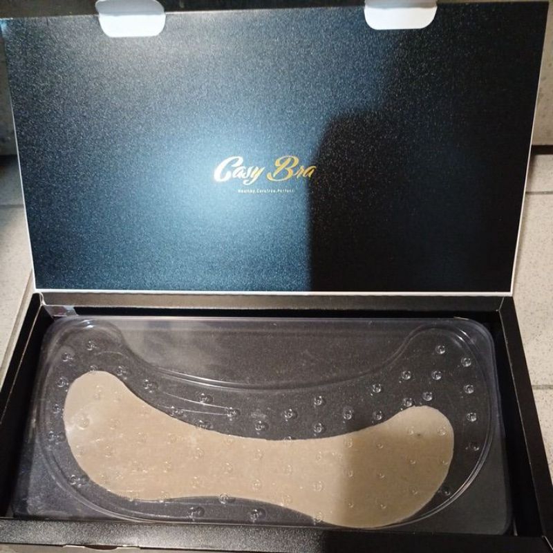 casy bra 馬甲 S 使用兩次已清洗 黏性依舊很強 婚紗店御用神器