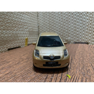 Toyota yaris 1/32 金色 臺灣原廠模型車