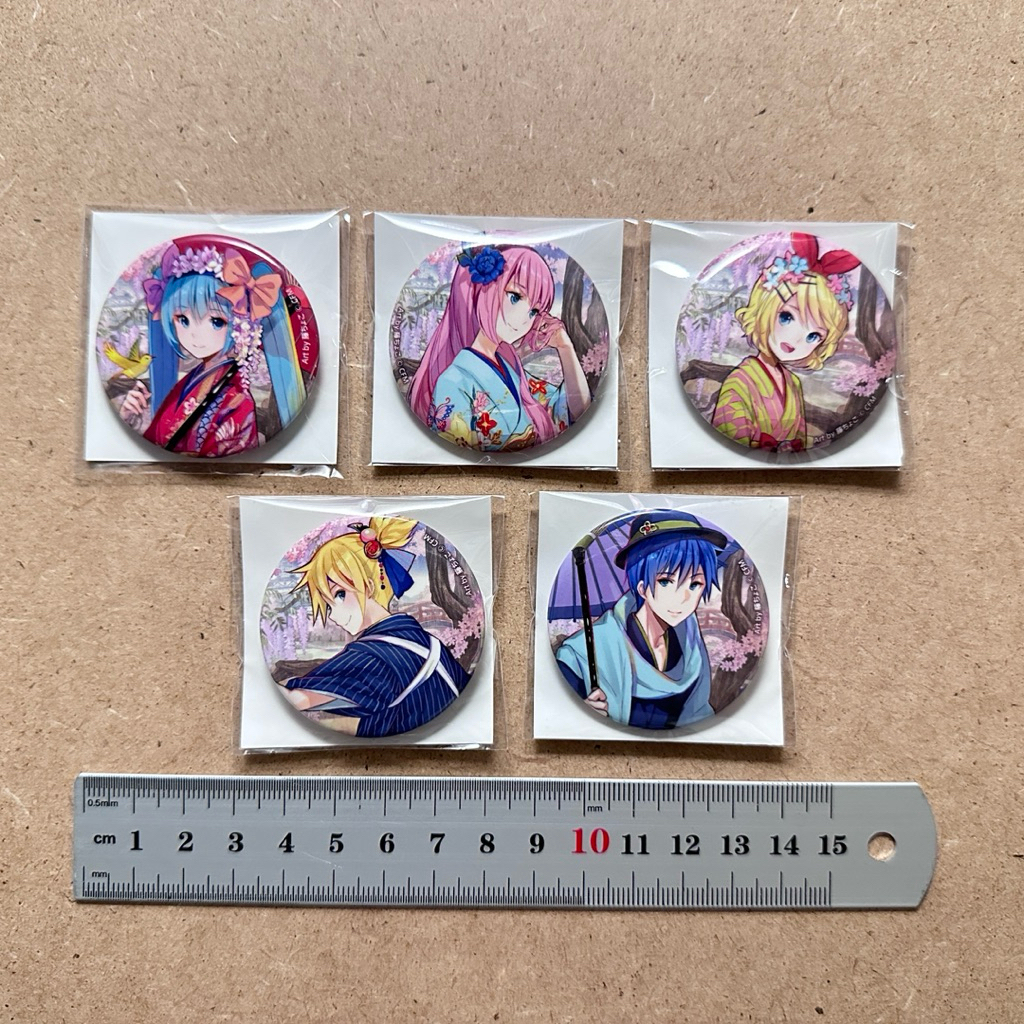 正版 Bilibili 初音未來 巡音 鏡音鈴 鏡音鈴 Kaito 初音 花色衣 44mm 徽章 胸章