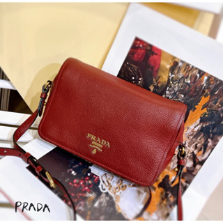二手旗艦 PRADA 酒紅色 牛皮 金色LOGO 斜揹包(中友店)