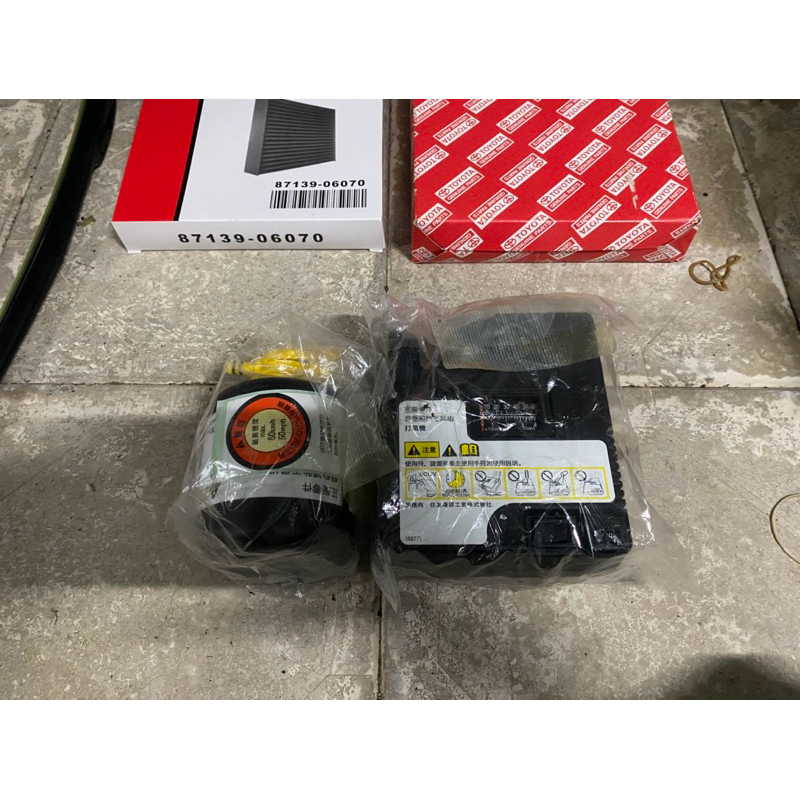 全新現貨！未使用過原車配件 Toyota打氣機 豐田打氣機、原廠補胎劑