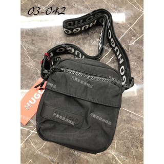 高雄凡賽斯歐洲精品 HUGO BOSS BOSS 黑色 立體橡膠字型LOGO 背帶字型 素面 側背包 側肩包 小包