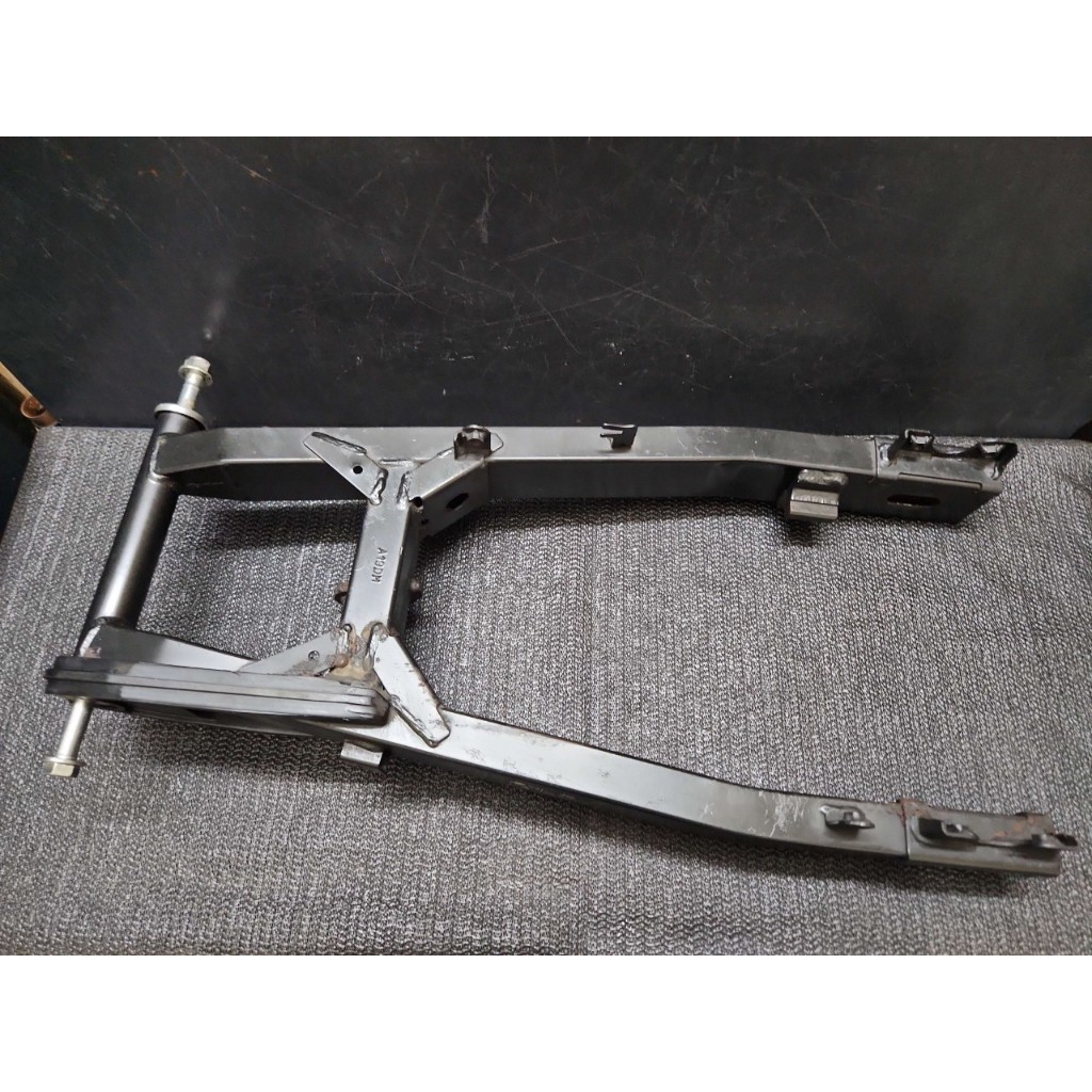 YAMAHA 山葉 MT-15 MT15 後搖臂 搖臂 後輪  B9D-F2111-00 原廠 零件 中古 二手