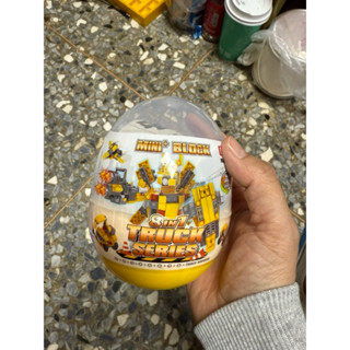 塑膠, 紙類 DIY，mini 八合一卡車系列組裝 類似積木，益智