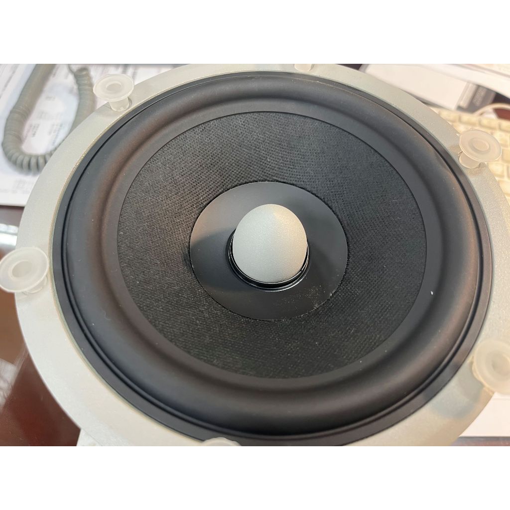 楓葉之聲喇叭套件含高(Vifa XT25TG30-04 )、中音單體(Peerless HDS P830883)及分音器