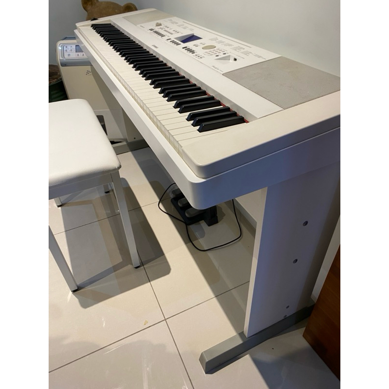 [爵士貓二手樂器格子舖］yamaha  DGX650  數位鋼琴、自動伴奏琴、售價15000元
