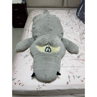 【特價買到賺到+免運】臺灣出貨鱷魚 趴趴 長條抱枕 毛絨玩具 鱷魚公仔 枕頭超軟 羽絨棉布娃娃 生日禮物 交換 安撫娃娃