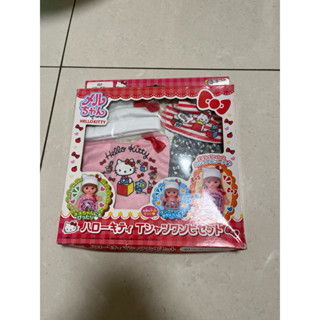 Peggy6693玩具商舖～正版 小美樂 娃娃 Hello Kitty 衣服 凱蒂貓 凱蒂貓衣服 休閒裝～特價中