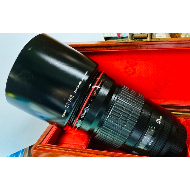 💯🍎🍇Canon EF 135mm F2 L USM 大光圈人像定焦銘鏡公司貨*極新*（附原廠ET-78II 遮光罩）