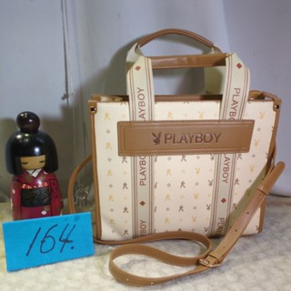 品牌PLAYBOY經典防潑水手提包附長背帶 (米色 )Dynamic 系列，奶油黃與莫蘭迪棕雙色融合，顏色整體很柔和舒服