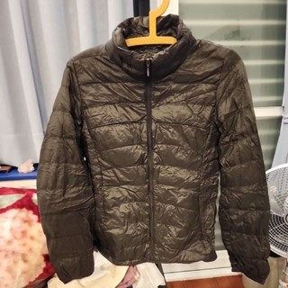 二手很新-UNIQLO女款90絨立領輕羽絨外套灰綠色尺寸M