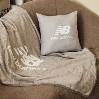 new Balance兩用抱枕毯全新正品❤️ new Balance兩用抱枕毯