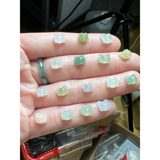 《pei nung私藏翡翠》天然翡翠的.緬甸翡翠.迷你螃蟹通孔.DIY小物件（迷你6+大小）